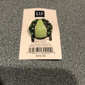 Gap Green Bettle Pin
